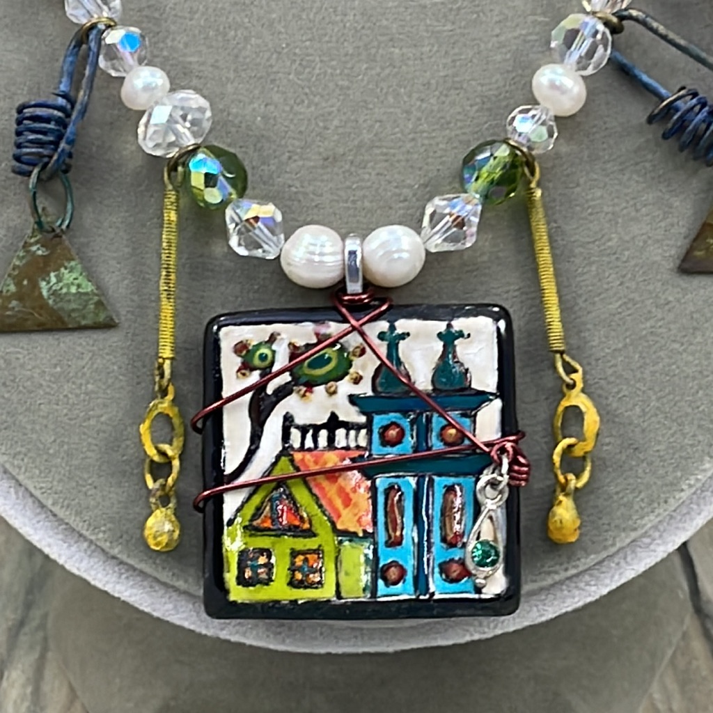 Adorned Crown Artisan Assemblage Home Ceramic Pearl Crystal Charm Necklace 60$